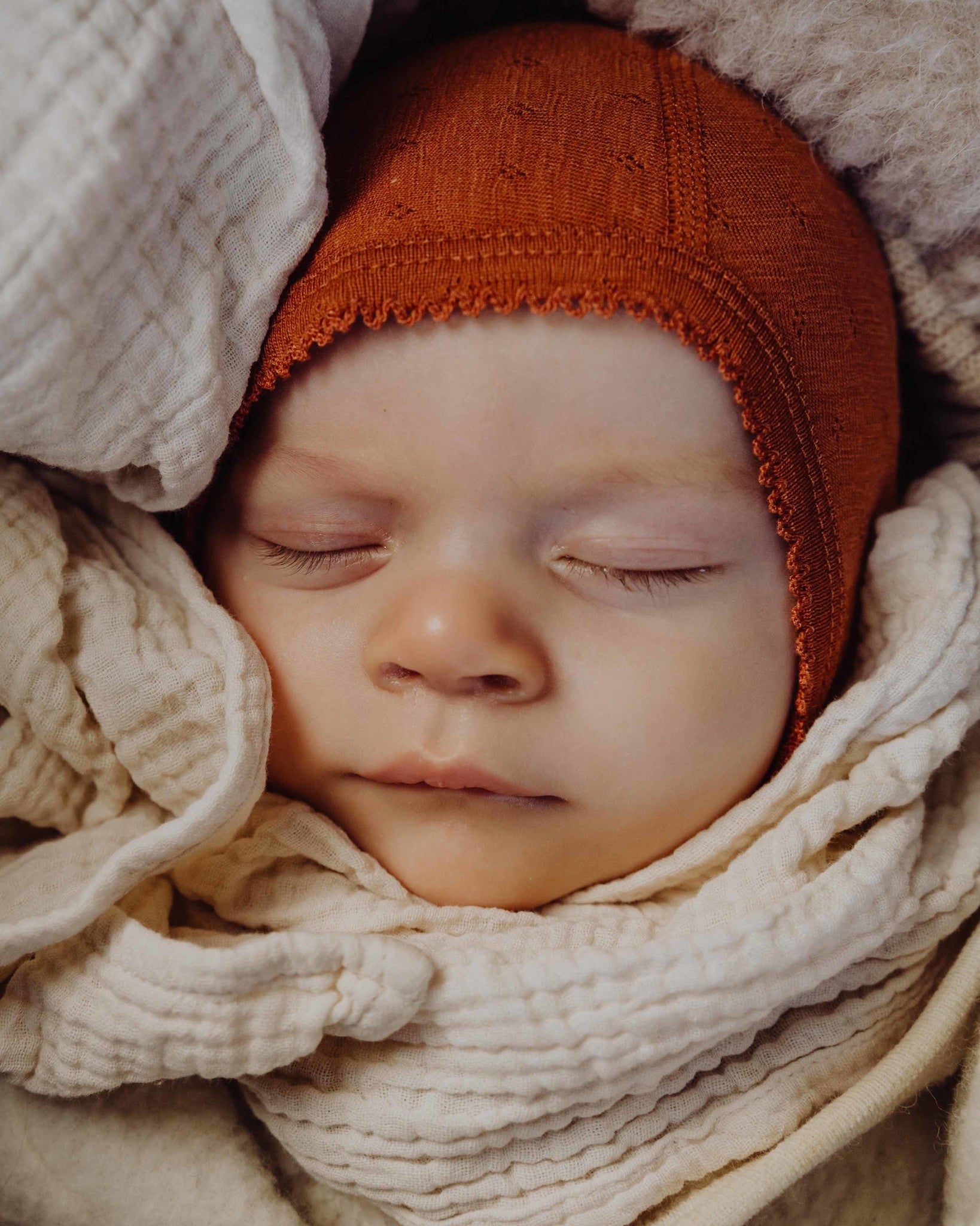 unaduna-bonnet-umbre-wool-silk-pointelle