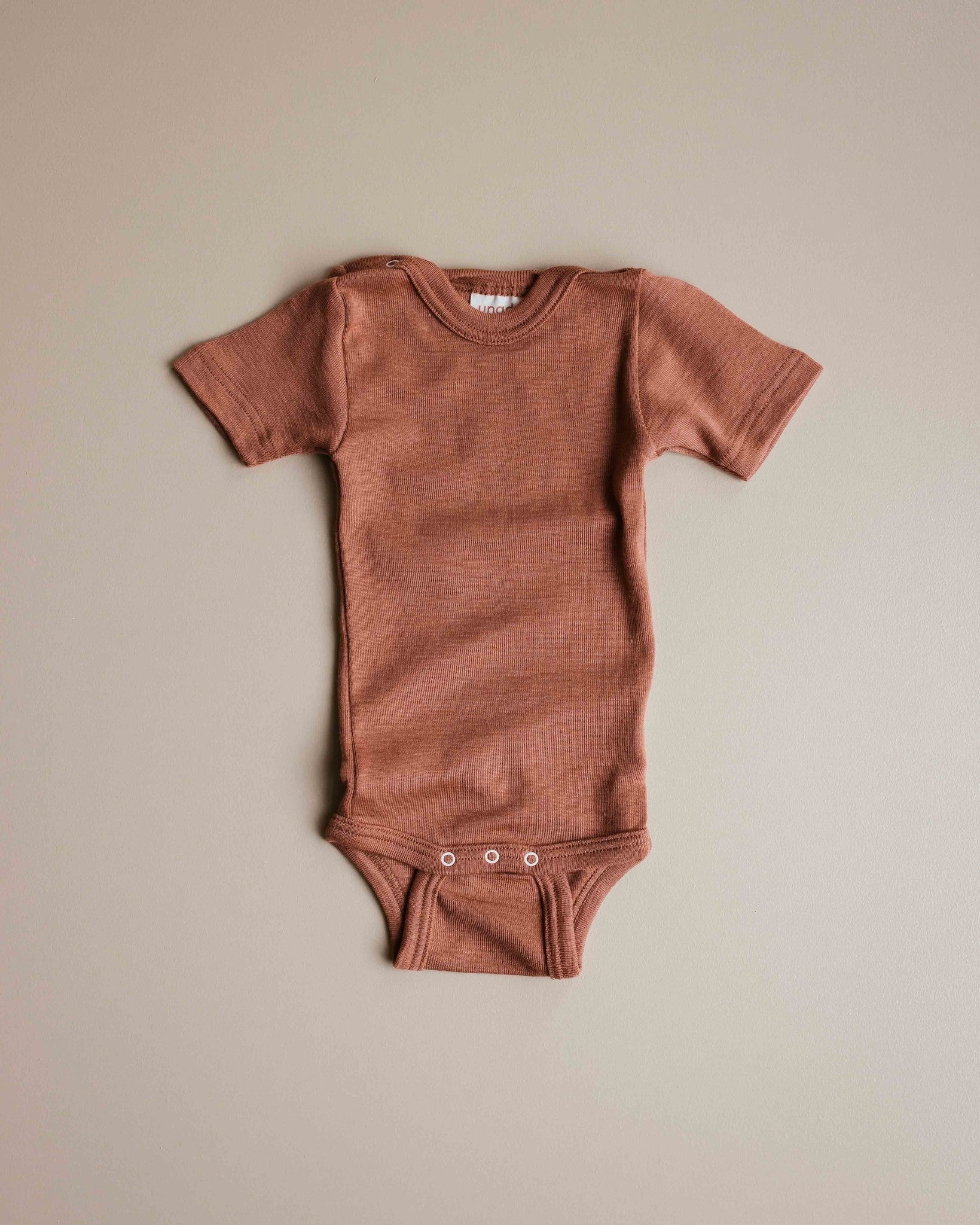 unaduna-sienna-clay-baby-body-short-sleeve-wool-si