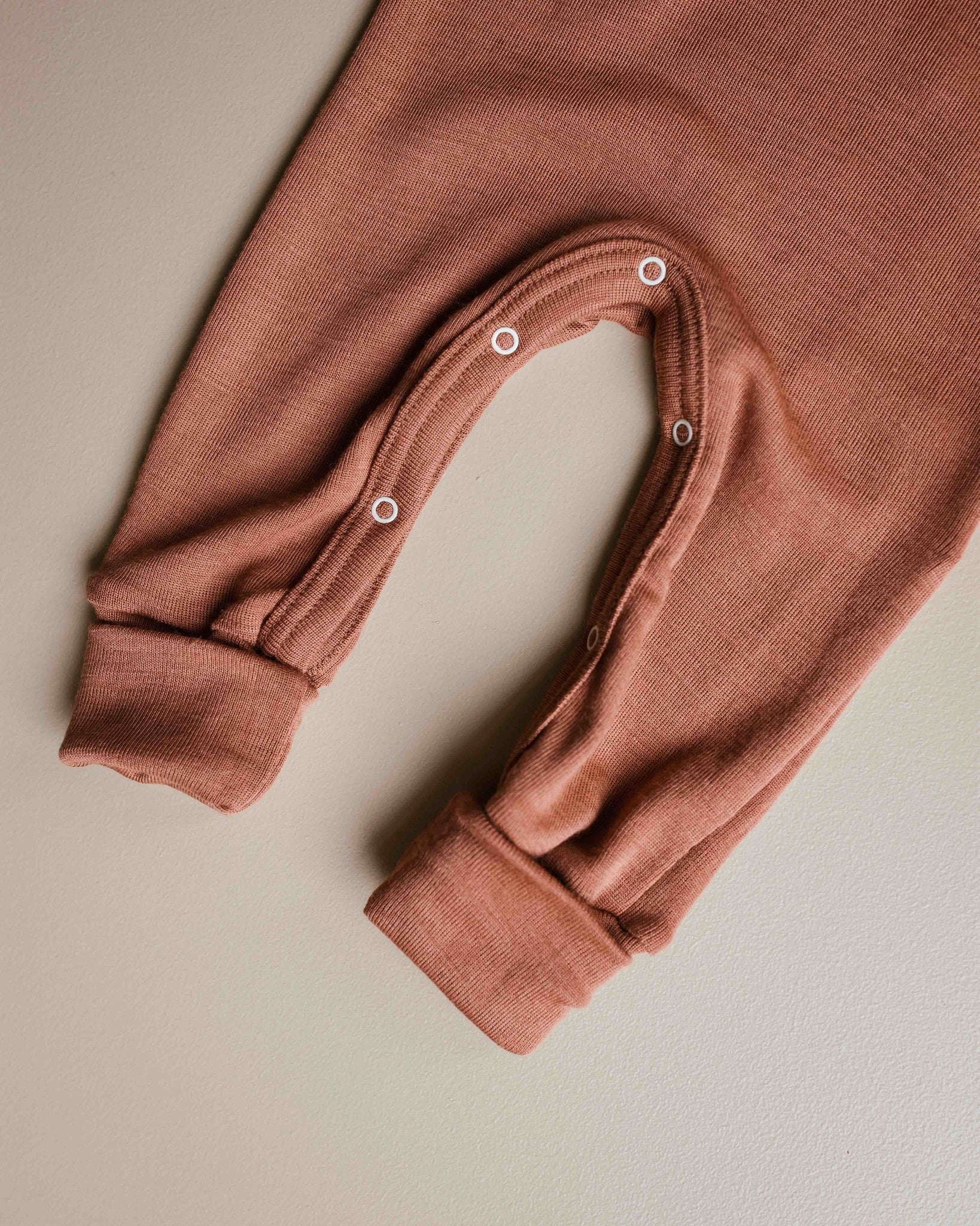 unaduna-sienna-clay-baby-nightsuit-detail-woolsilk